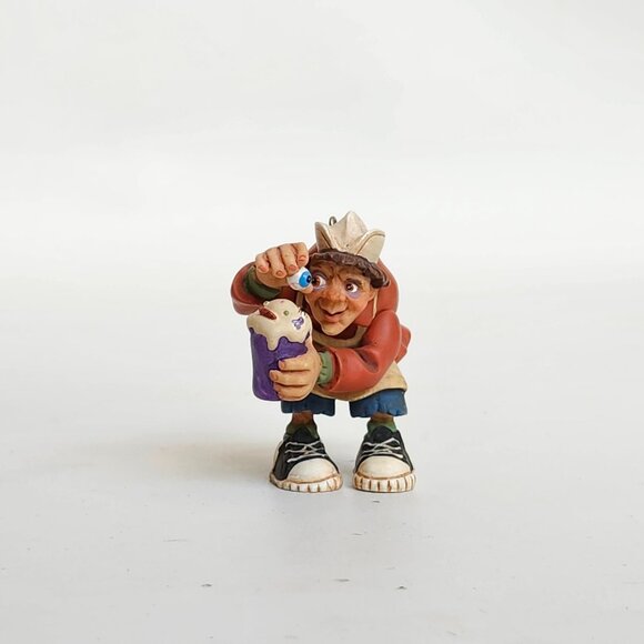 Hallmark Keepsake Ornament Scoops McGore Hauntington Collection 2005 - Picture 10 of 10